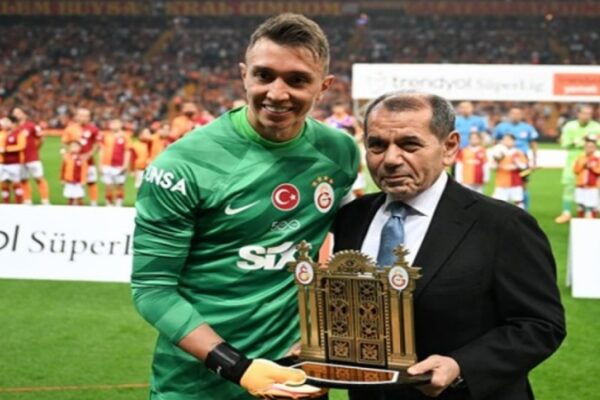 Muslera ve Dursun Özbek Basın Toplantısı Düzenledi