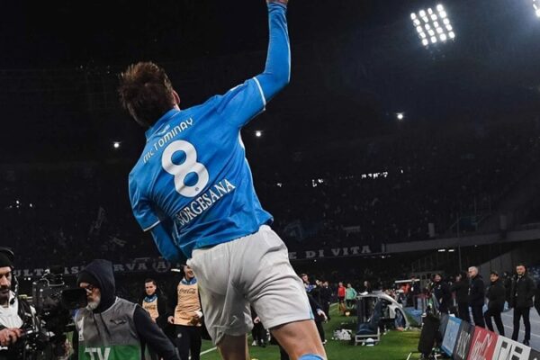 Napoli, Cagliari’yi 2-0 Mağlup Ederek İtalya Şampiyonu Oldu