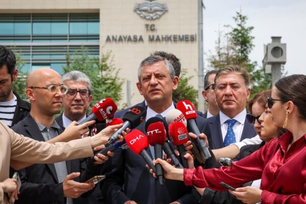 CHP Kurultayı Davası Ertelendi: Özgür Özel “Süreçten Faydalanmak İsteyenler Var”