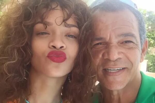 Rihanna’nın Babası Ronald Fenty 70 Yaşında Hayatını Kaybetti