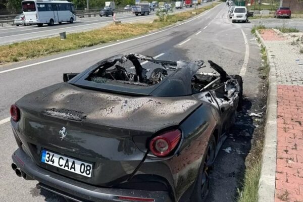 Beşiktaş Başkanı Serdal Adalı’nın Oğluna Ait Lüks Araç Seyir Halinde Yandı