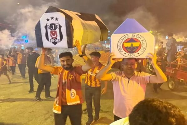 Galatasaray Taraftarından Tabutlu Kutlama