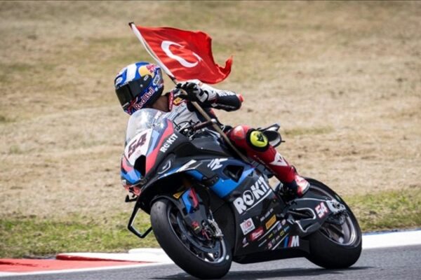 Toprak Razgatlıoğlu Çekya WSBK 1. Yarışını Kazandı
