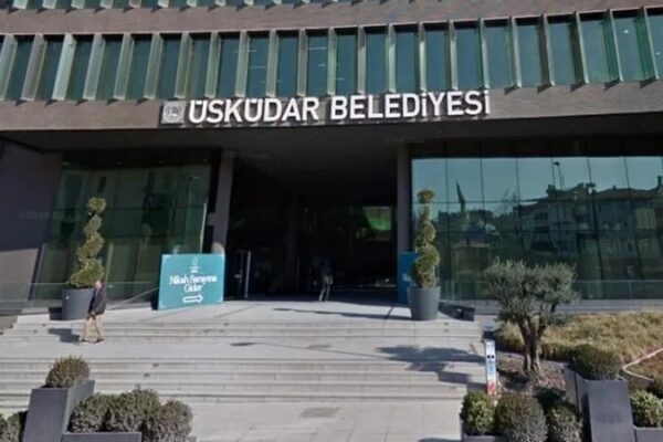 Hilmi Türkmen, Üsküdar Belediyesi’ne Haciz Geldiğini Duyurdu