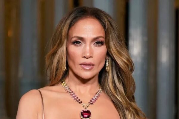 Jennifer Lopez, American Music Awards Provasında Yaralandı