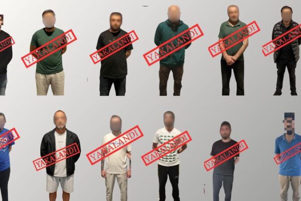 Kırmızı Bültenle Aranan 12 Suçlu Türkiye’ye İade Edildi