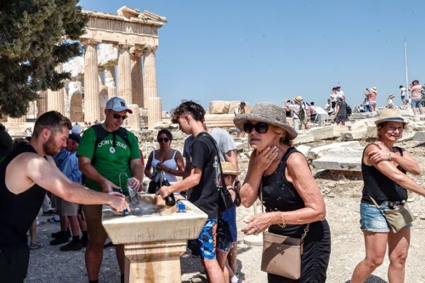 Avrupa Kavurucu Sıcakların Etkisi Altında: Termometreler 44°C’yi Gösterecek