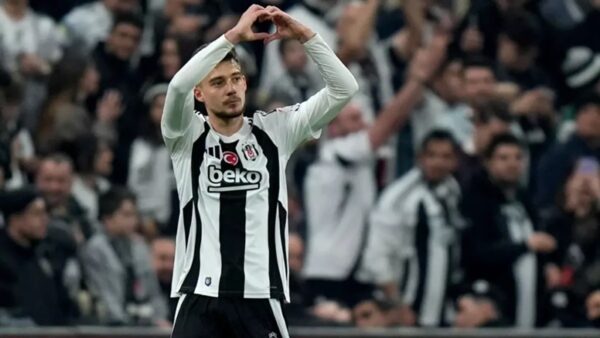 Beşiktaş, Ernest Muçi İçin Teklif Bekliyor