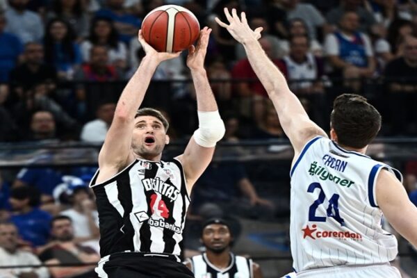 Beşiktaş Fibabanka, Anadolu Efes’i Mağlup Ederek Seriyi Beşinci Maça Taşıdı