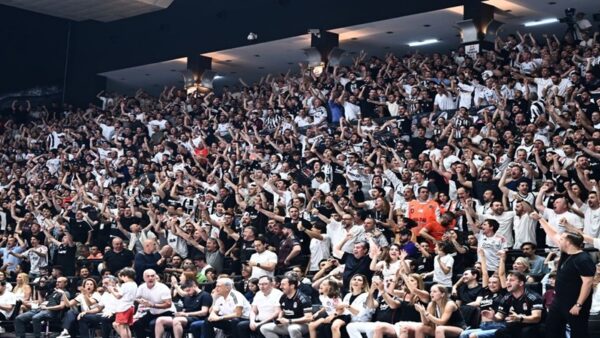 Beşiktaş Fibabanka Anadolu Efes’i Eleyerek Basketbol Süper Ligi Finaline Yükseldi