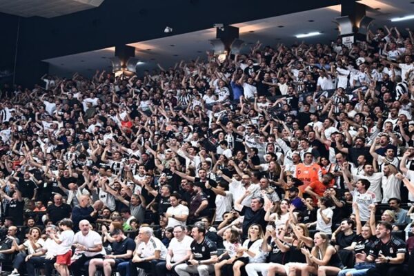 Beşiktaş Fibabanka Anadolu Efes’i Eleyerek Basketbol Süper Ligi Finaline Yükseldi