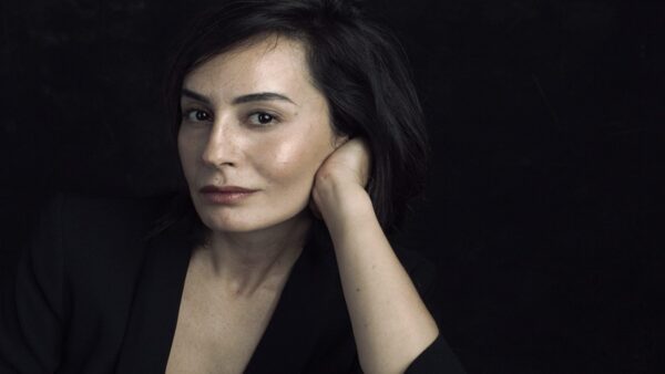 Senan Kara, “Gözyaşı Kraliçesi” Dizisinde Hande Erçel’in Annesi Oldu