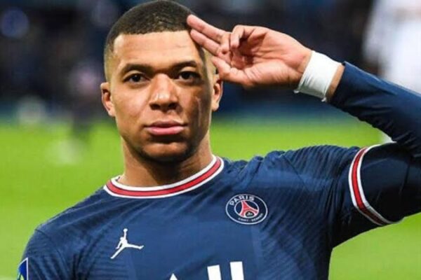 Kylian Mbappe Hastaneye Kaldırıldı