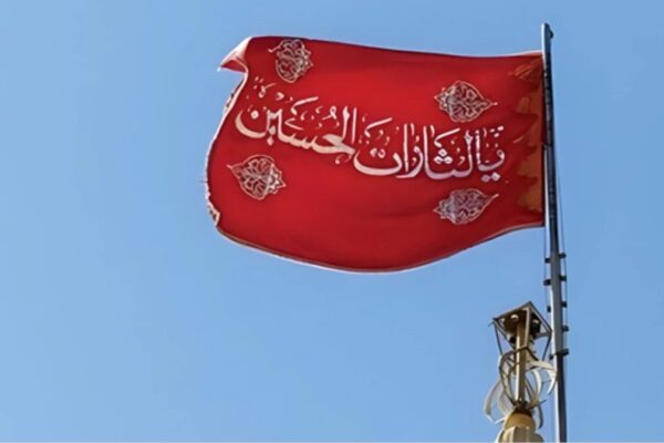 Cemkeran Camii’ne İran İntikam Bayrağı Asıldı