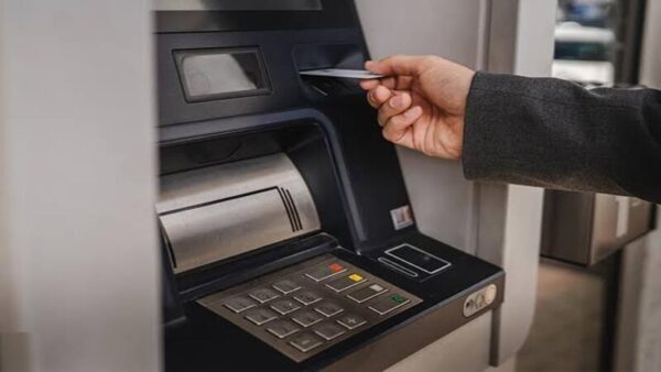 ATM Kullanıcılarına Uyarı: Kart Takmadan Önce Mutlaka Bu Tuşa Basın