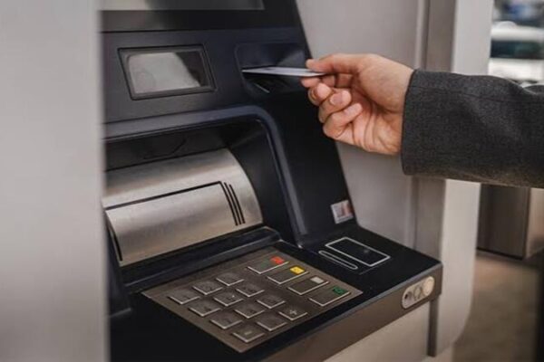 ATM Kullanıcılarına Uyarı: Kart Takmadan Önce Mutlaka Bu Tuşa Basın