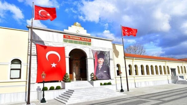 Valilik Kararıyla Taksim ve Şişhane Metro İstasyonları Kapatıldı