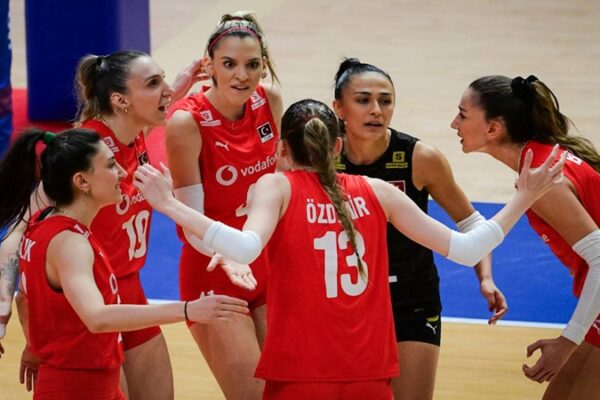 Filenin Sultanları’ndan VNL’de Üçte Üç: Polonya Engelini Aştılar