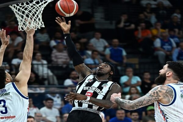 Anadolu Efes Seride Üstünlüğü Ele Geçirdi
