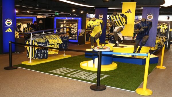 Fenerbahçe’nin 2025-2026 Sezon Formaları Taraftarların Beğenisine Sunuldu