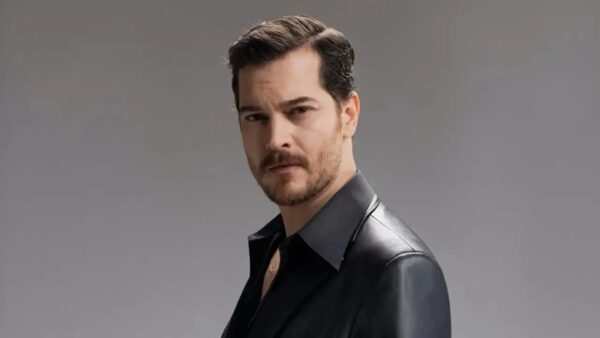 Çağatay Ulusoy, “Uykucu Adam” Filminin Kadrosuna Katıldı