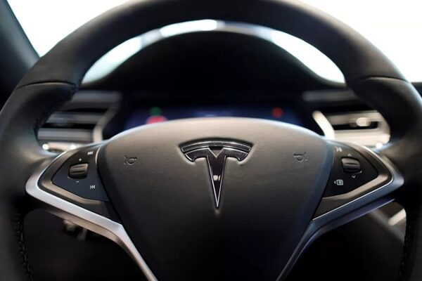 Tesla Araçlara Grok Destekli Yapay Zekâ Asistanı Geliyor