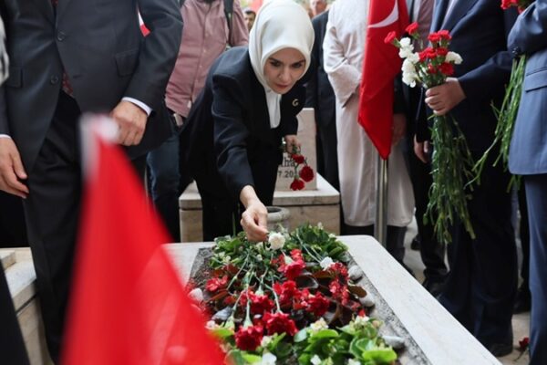 Bakan Göktaş, 15 Temmuz Şehitliği’ndeki Anma Programına Katıldı