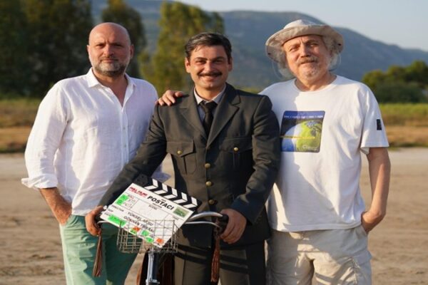 Ozan Akbaba, “Bak Postacı Geliyor” Filmiyle Sete Çıktı
