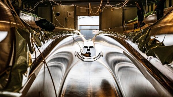 Ferrari’den Yenilikçi “Hypersail” Yarış Yatını Suya İndirmeye Hazırlanıyor