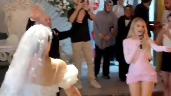Otilia Giresun’da Bir Düğünde Sahne Aldı