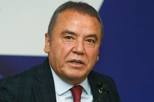 Antalya Büyükşehir Belediye Başkanı Muhittin Böcek Hastaneye Kaldırıldı