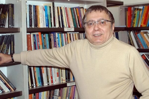 Gazeteci Hikmet Çetinkaya Hayatını Kaybetti
