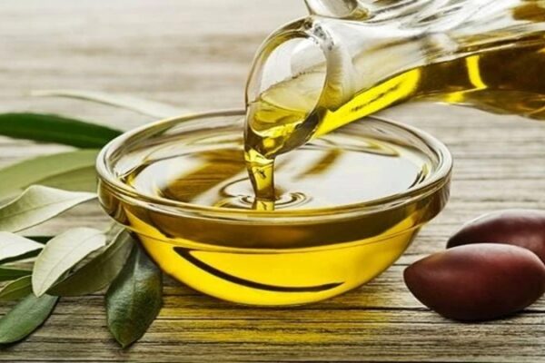 Zeytinyağında Tarihi Rekolte: Fiyatlar Yarıya Düştü, Üretici Ne Yapacak?