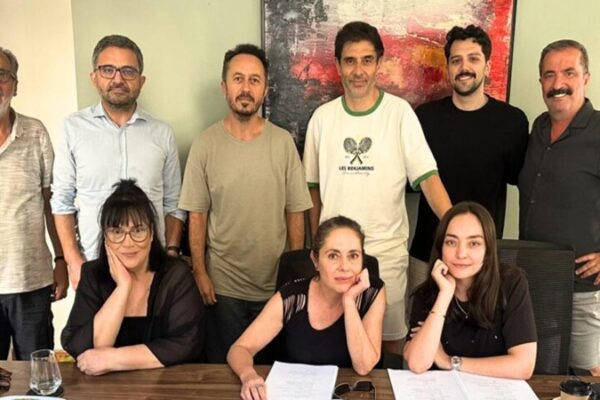 Cansel Elçin ve Zeynep Tuğçe Bayat “Ölü Arının İğnesi” Filminde Başrolü Paylaşıyor