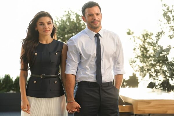 Barış Arduç ve Hande Erçel’li “Aşk ve Gözyaşı” Dizisinin Afişi Yayınlandı