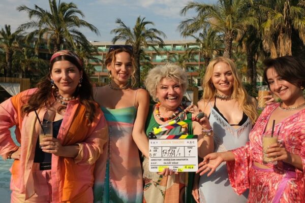Gelin Takımı 2 Filminin Afişi Yayınlandı