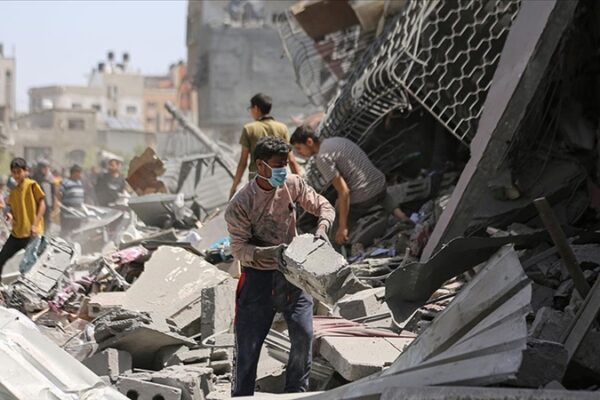 İsrail’in Gazze’deki Hava Saldırılarında Çok Sayıda Sivil Hayatını Kaybetti