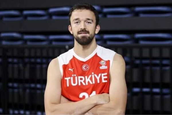 Sertaç Şanlı Dubai Basketbol’a Transfer Oldu