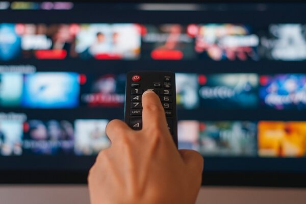 Bilim İnsanları Binge-Watching’in Stresi Azaltabileceğini Açıkladı