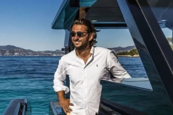 Halit Yukay’ın Cenazesinde Gözyaşları Sel Oldu: Ünlü İsimler Son Yolculuğunda Yalnız Bırakmadı