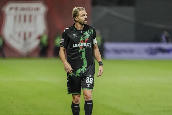 Caner Erkin ve Burak Altıparmak Sakaryaspor’da Kadro Dışı Bırakıldı