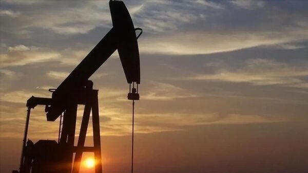 Petrol Fiyatları Geriledi: Kuzey Irak İhracatı ve OPEC+ Kararı Piyasayı Baskıladı