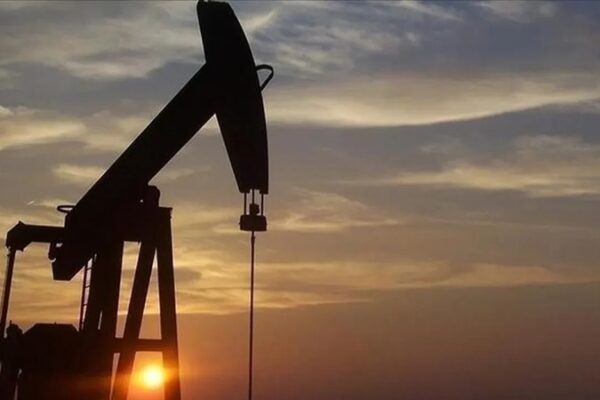 Petrol Fiyatları Geriledi: Kuzey Irak İhracatı ve OPEC+ Kararı Piyasayı Baskıladı
