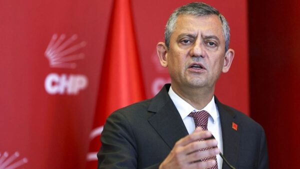 Özgür Özel, CHP Genel Başkanlığına Yeniden Seçildi