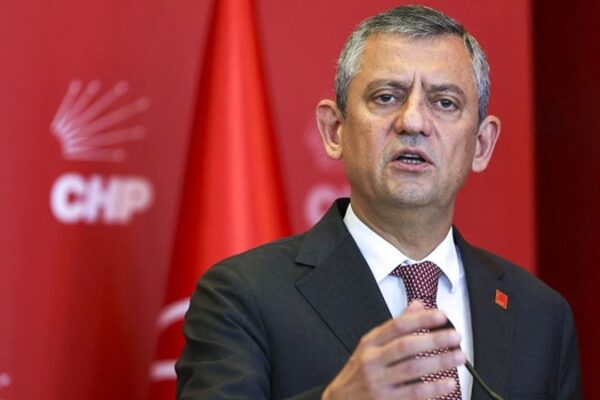 Özgür Özel, CHP Genel Başkanlığına Yeniden Seçildi