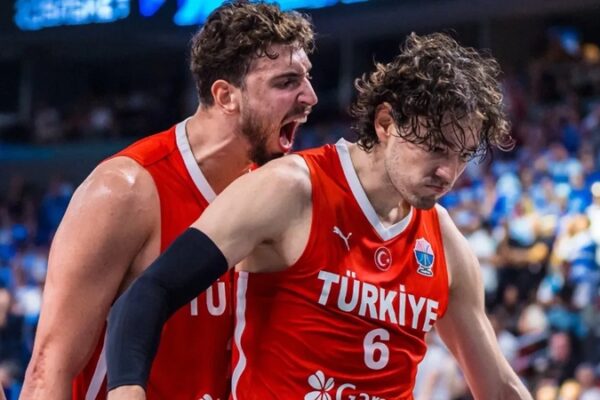 12 Dev Adam 24 Yıl Sonra Avrupa Şampiyonası Finalinde