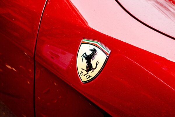 Ferrari Hisselerinde Sert Düşüş: 9 Yılın En Büyük Kaybı