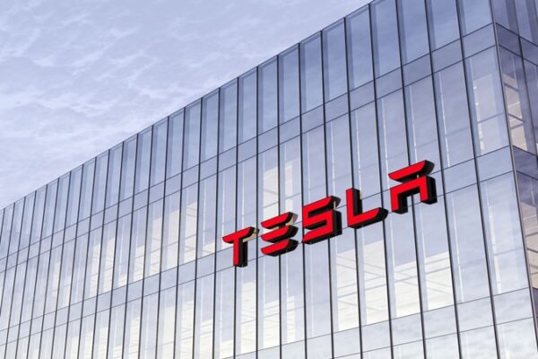 Tesla’nın Uygun Fiyatlı Modelleri Beklenen Etkiyi Yaratamadı: Hisseler Düşüşte