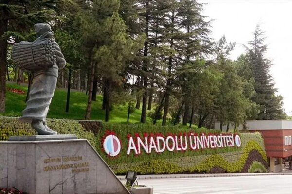Anadolu Üniversitesi 2025 Güz Dönemi Kayıt Yenileme Başladı