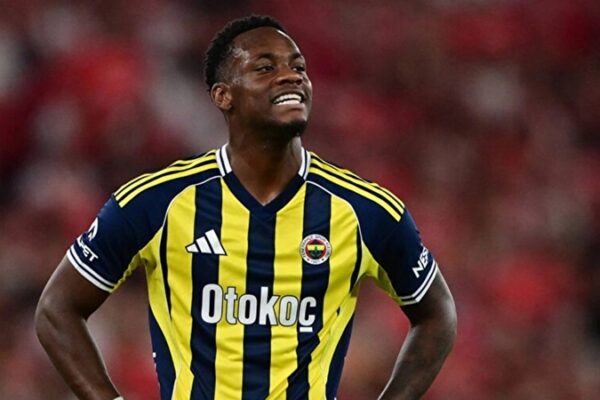 Fenerbahçe, Jhon Duran’ın Performansından Memnun Kalmadı